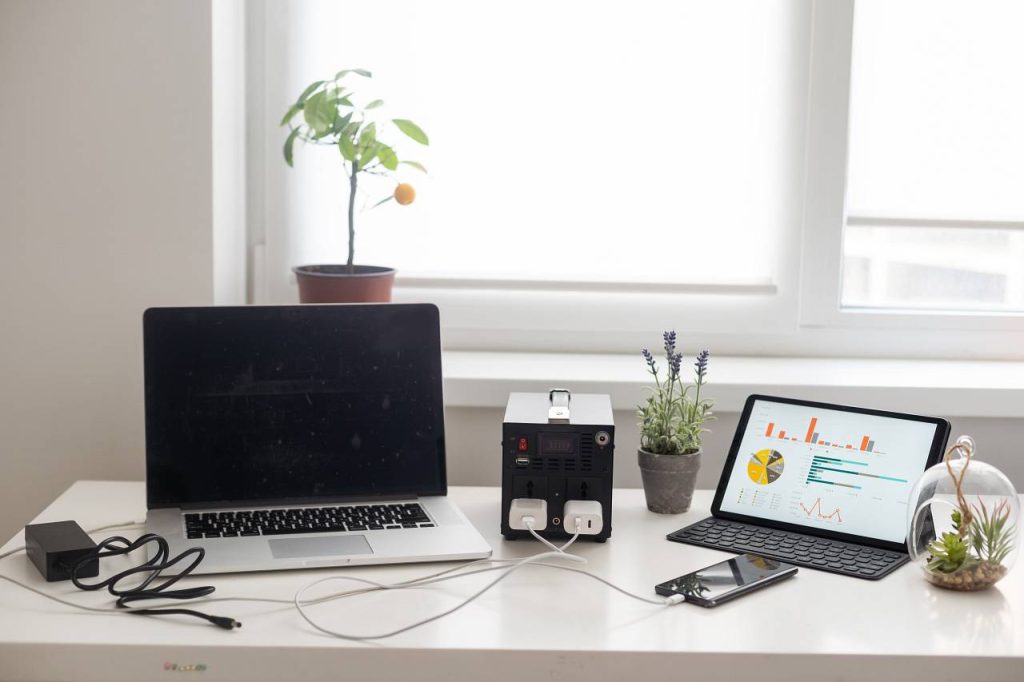 Wie eine Dockingstation die Arbeit mit dem Laptop wirklich verändert